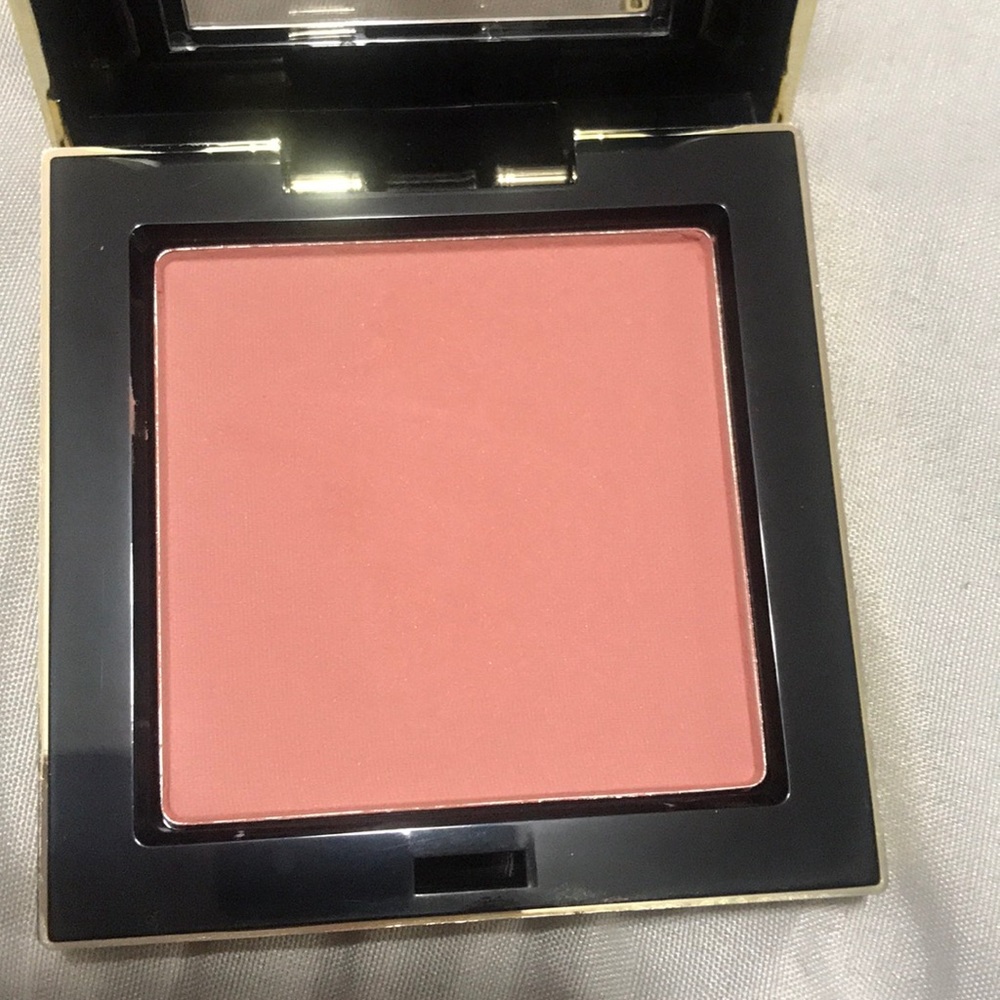 Blush - Picture 2 of 3